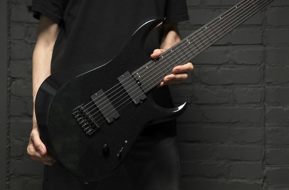 Element 7 Black Space