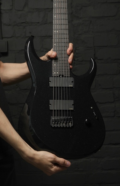 Element 7 Black Space